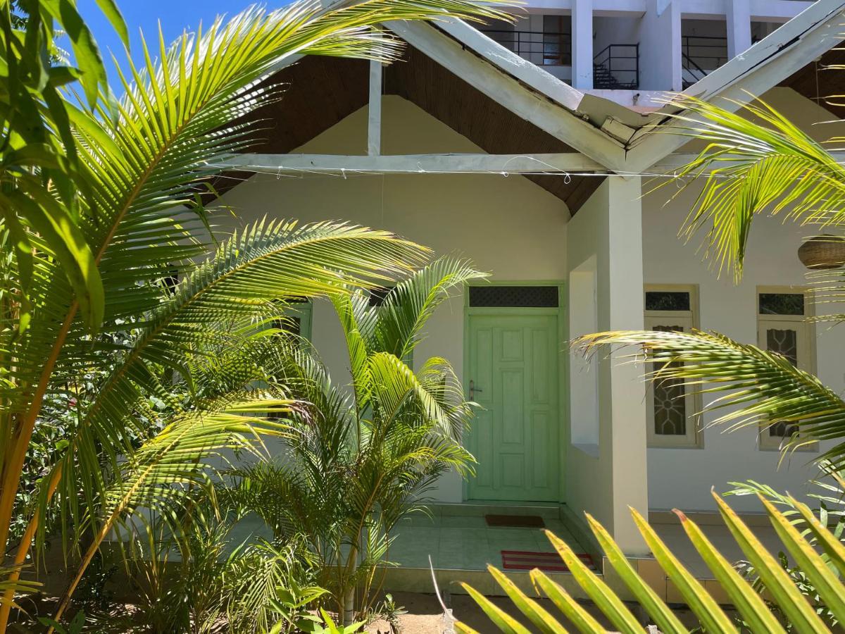 Banana Surf House Hotel Arugam Bay Bagian luar foto