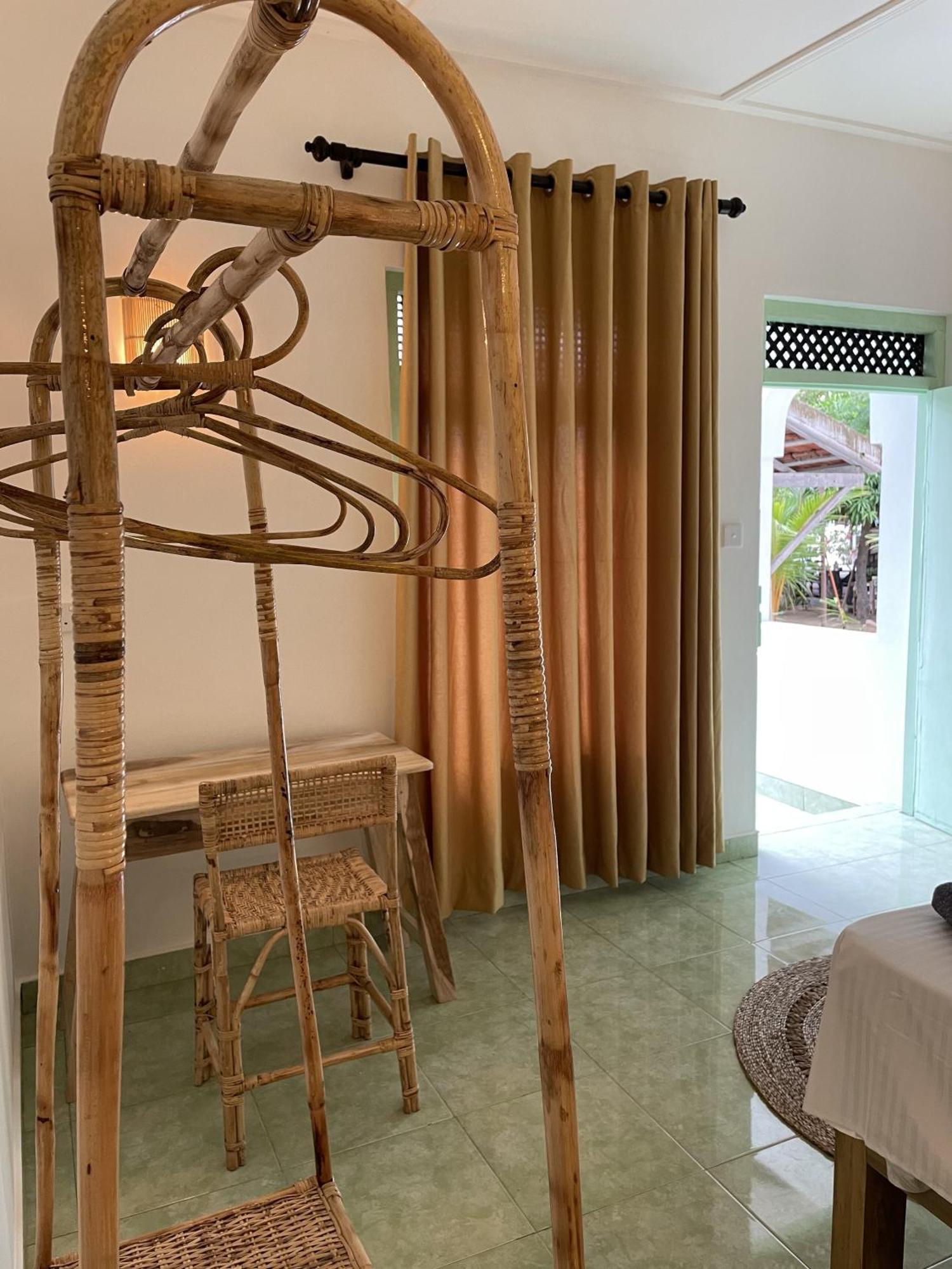Banana Surf House Hotel Arugam Bay Bagian luar foto